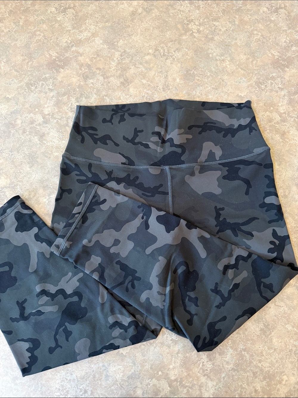 ZYIA Women’s Black and Gray Camo High-Waist Capri Leggings
